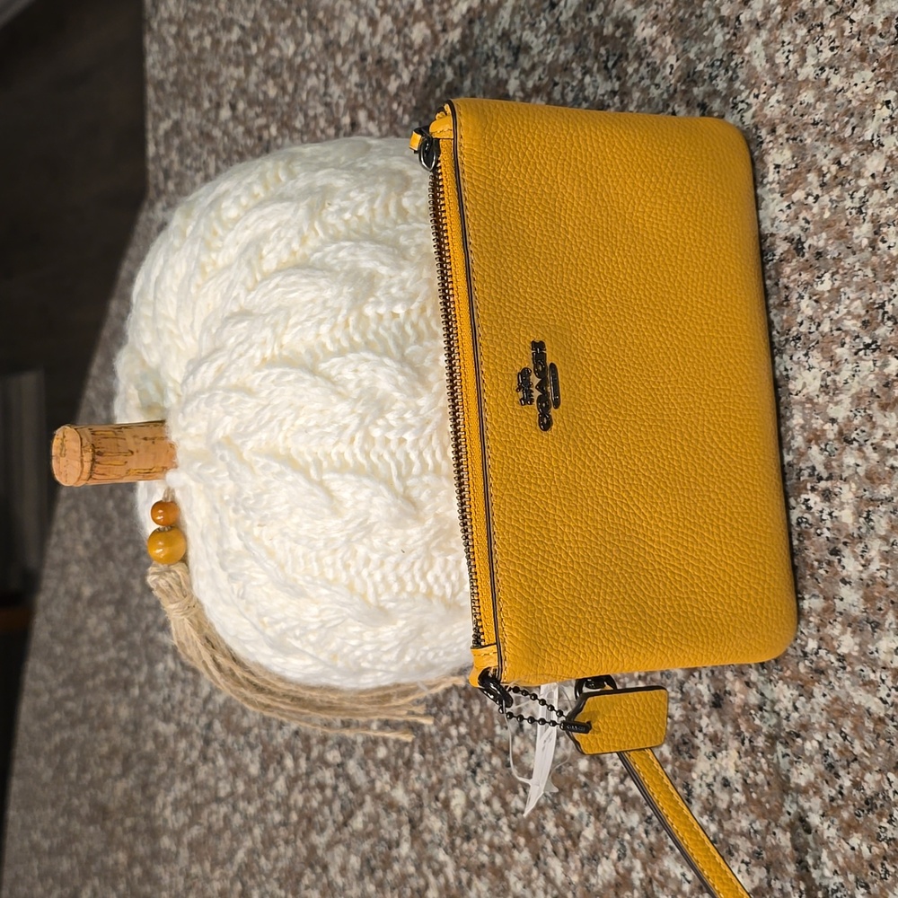 NWT large Coach wristlet honeycomb pebbled leather Dark yellow 🐝 - Picture 9 of 10